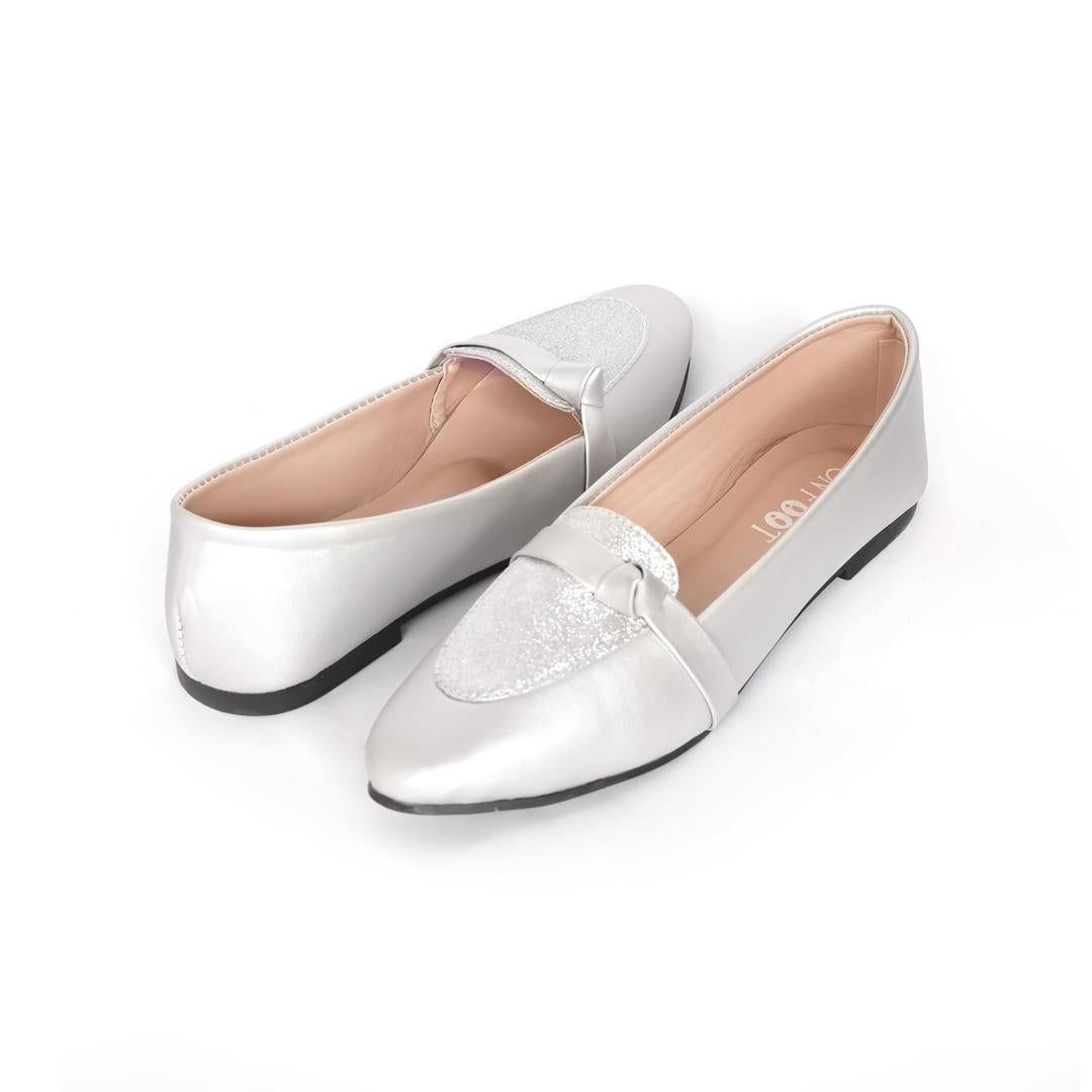 Women's Rexine fancy pumps.