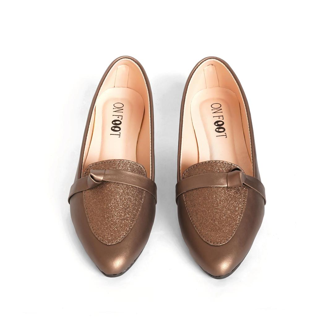 Women's Rexine fancy pumps.